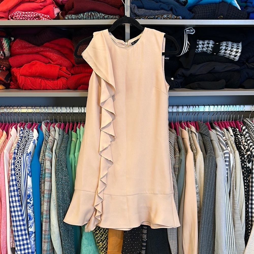 Zara has an side ruffle back exposed zipper size XS